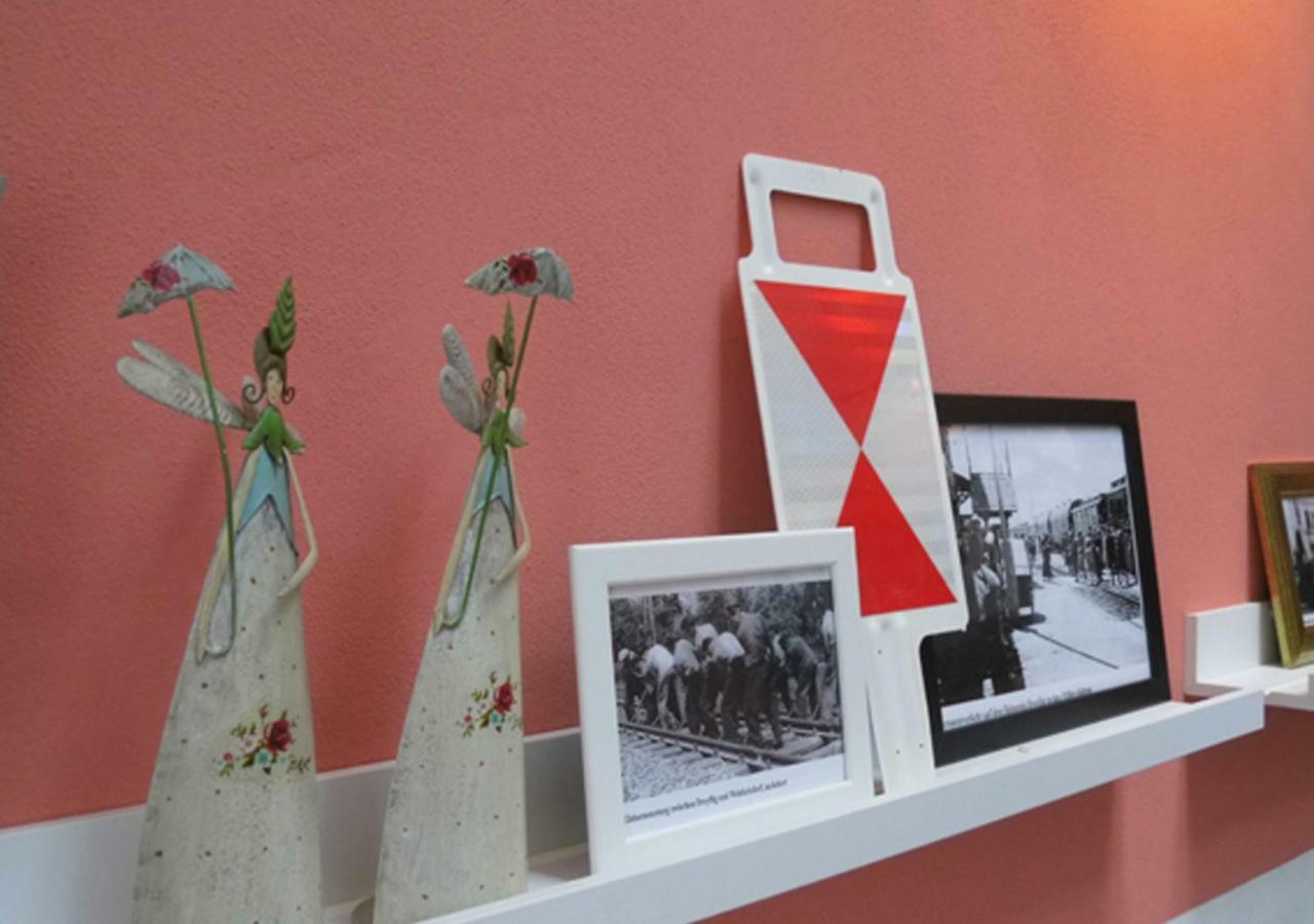 Bahnhof Droyssig - Uebernachten Im Denkmal Exterior foto